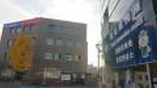 松阪駅南口から見て右側に立地の案内所