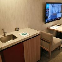 ミニキッチンとテーブル