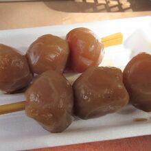 １本１００円。ピリ辛で味がしみていて美味しい！