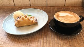 テーブル席じゃないとちょっと狭い