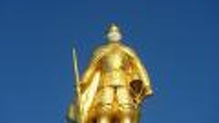 日差しのある青空の日に眺めると映える