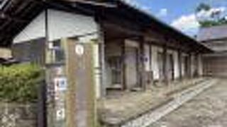 藤村記念館の向かい辺りにあり