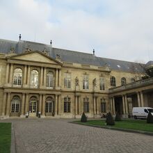 国立古文書博物館