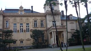 モダンな建築物です。とてもおしゃれ。