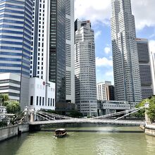 カベナ橋とビル