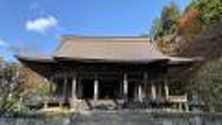 修復中で屋根がトタン屋根