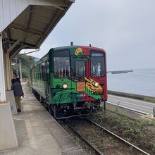 戻りは１両ラッピング車