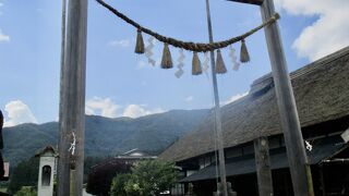 大内宿の中程に鳥居が