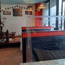 …店内にはネパール式小上がり席もあります。