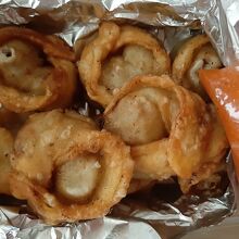 お持ち帰りにしたモモ。店内で出来立てを食べるのがいいかも。