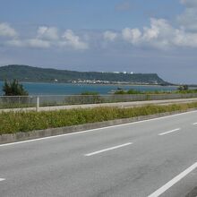 海中道路の奥の平安座島