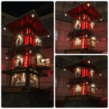 午後７時の駅前広場はひっそり、