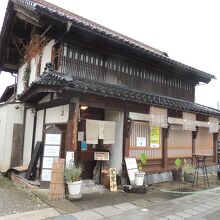 木造りの素敵なお店です