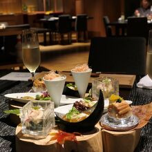 季節感のある彩りのお食事が素晴らしい