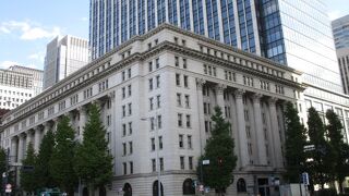 重厚でエレガントです。