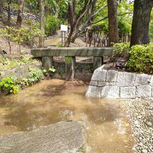 公園敷地内にある”神田上水取水口の石柱” （遺構）