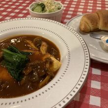 牛すじオムレツセットです。