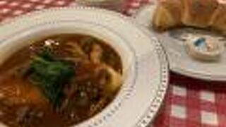 牛すじオムレツに惹かれてふらっと！純喫茶風の雰囲気