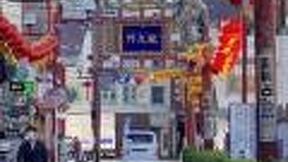 関帝廟通りの西端の牌楼！