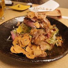 和牛のガーリックサラダ