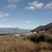 伊香保温泉と赤城山の麓に広がる市街地を、展望台から一望できます。