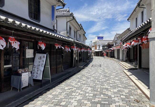 金魚ちょうちんが揺れる町