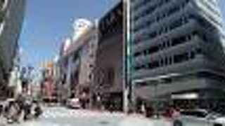 流行に敏感な専門店や飲食店が多い