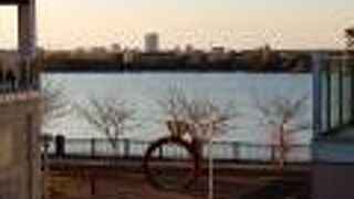 レイクタウンアウトレットに隣接