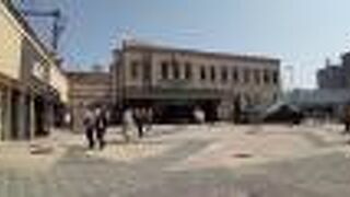 軽食・総菜・弁当扱い店や飲食店が、かなり入居