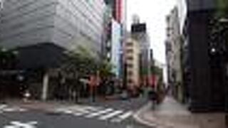 洒落た高級な飲食店や専門店がたくさん