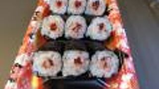 地下のスーパーでお寿司買いました。