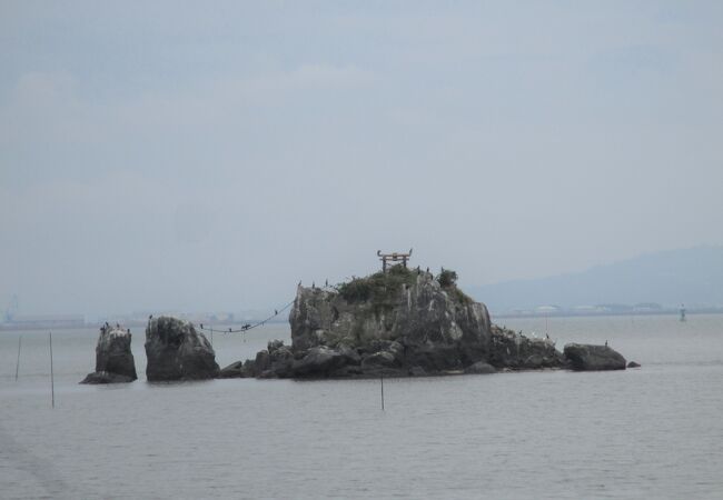 目の前に、たはれ島（風流島）があります。　