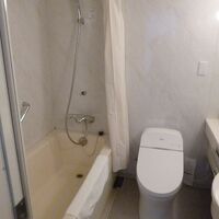 風呂とトイレが独立していないので快適さに欠ける。