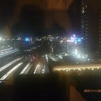 部屋の眼下には小倉駅の夜景が見える。