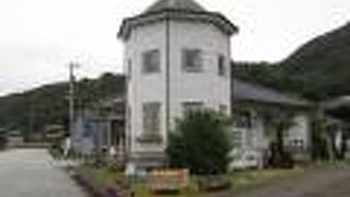 三角西港公園の風景に馴染んでいました。