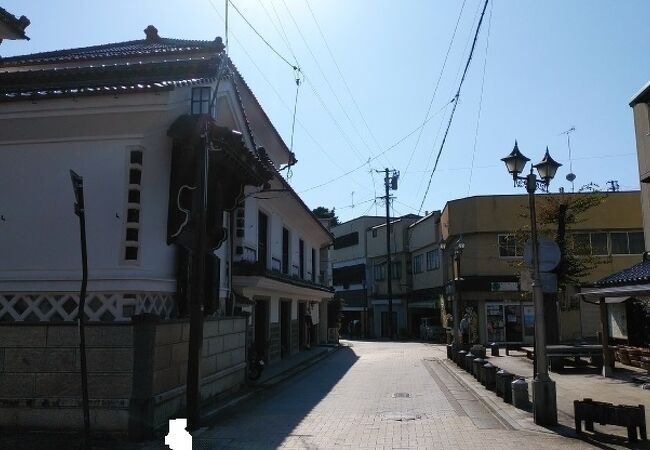 福島市街から近くにありながら旅館や共同浴場も多く個性的な街並みだった。
