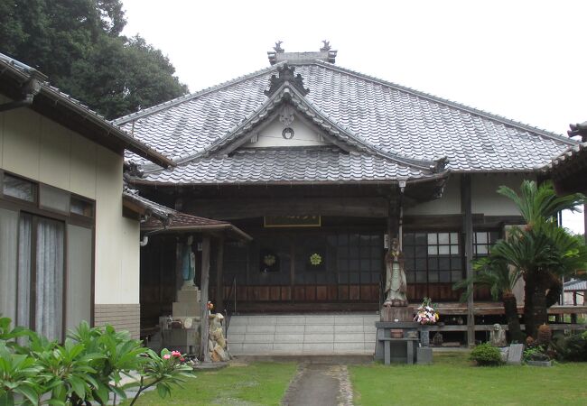 「雨乞いの鐘」が保管されています。