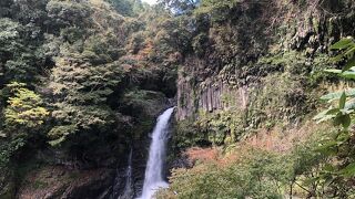 紅葉も滝も川も美しかったです