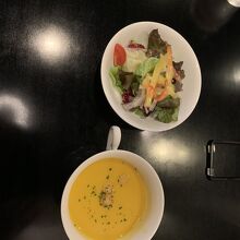 サラダとスープ
