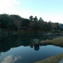 午後4時は薄暗い