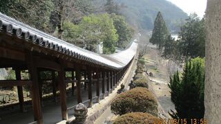 長い回廊のある神社