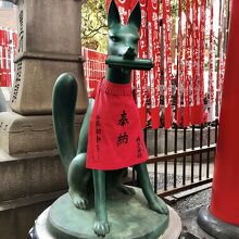 巻物をくわえている