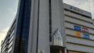 那覇市内にある沖縄唯一の百貨店