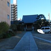 日光街道の近くにある寺院