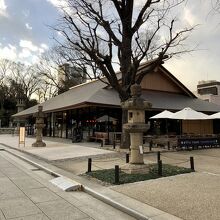 夕暮れ時の休憩所