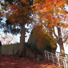 烏帽子岩と紅葉