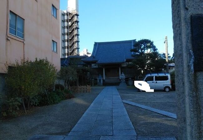 日光街道の近くにある寺院