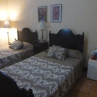 客室は広さはまあまあ、チト暗め