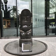 立ち止まる人を見ないが…