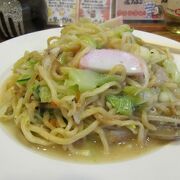 皿うどんにお酢をかけて食べます